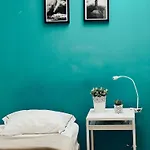 By Doors Hostel Porto