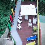 By Doors Hostel
