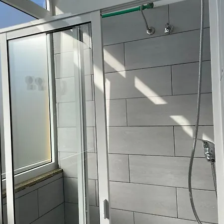 By Doors بيت شباب