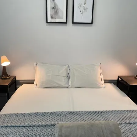 By Doors بيت شباب