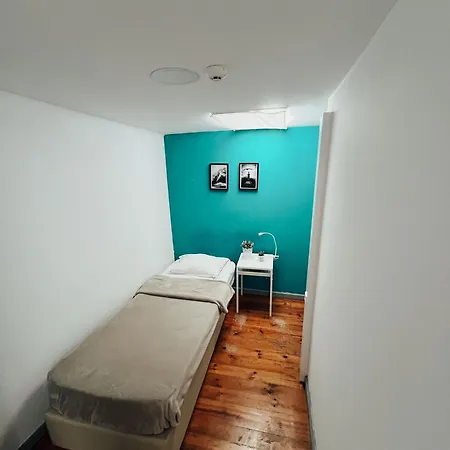By Doors بيت شباب *