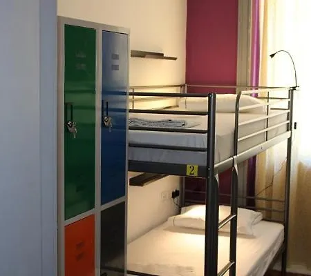 By Doors بيت شباب بورتو