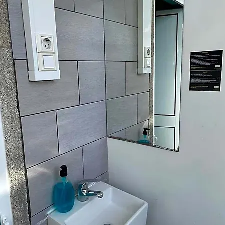 Hostal By Doors *