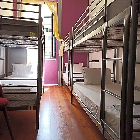 By Doors Hostal Oporto