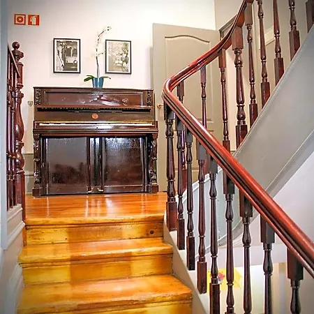 By Doors Hostal