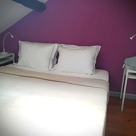 By Doors Hostal *
