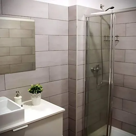 Hostal By Doors *