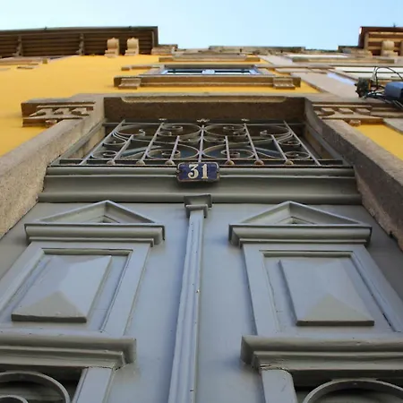 By Doors Oporto