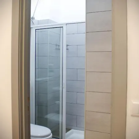 By Doors אכסניה *