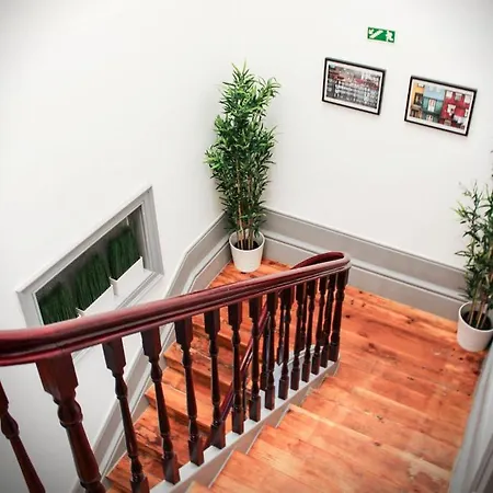 By Doors بيت شباب بورتو