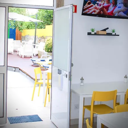 By Doors بيت شباب بورتو