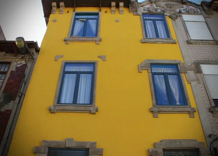 By Doors Albergue Porto