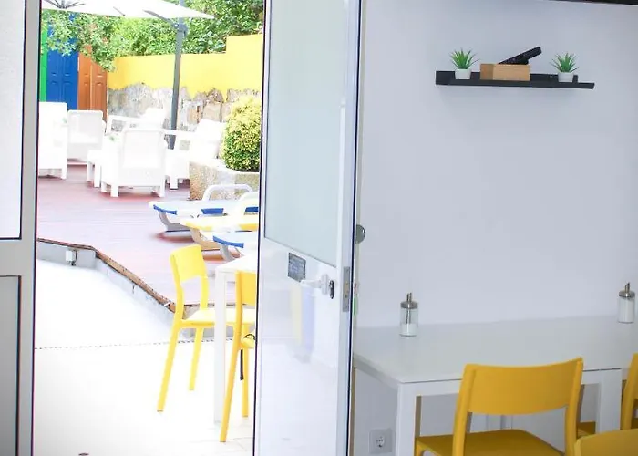 By Doors Albergue Porto