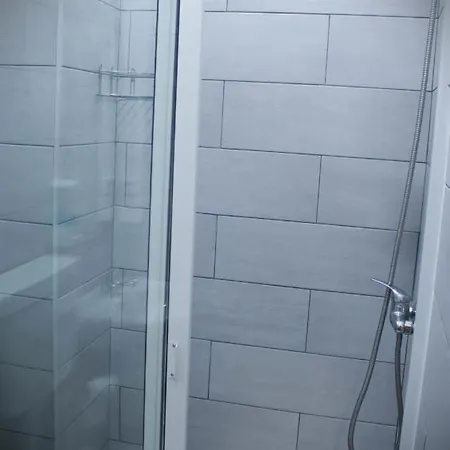 بيت شباب By Doors