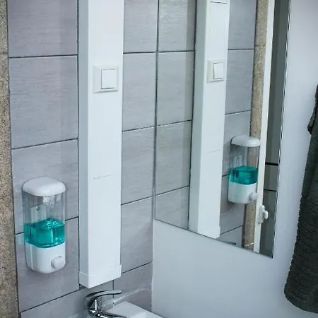 By Doors بيت شباب بورتو