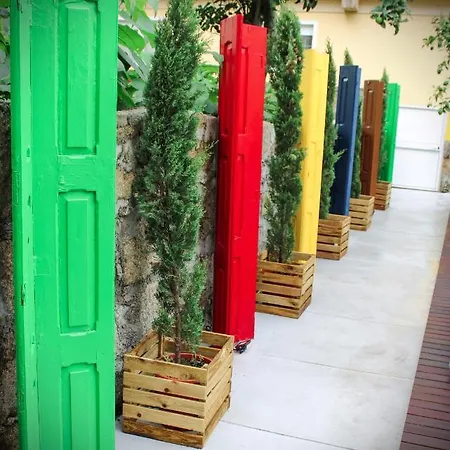 By Doors بيت شباب بورتو